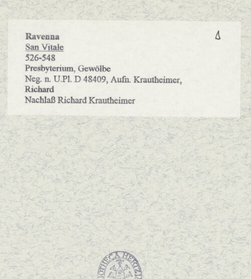 Rückseite von Bibliotheca Hertziana [https://www.deutsche-digitale-bibliothek.de/content/lizenzen/rv-fz/] San VitaleInnenraumPresbyterium und Apsis - Gewölbe, bh465877_recto. Foto: Krautheimer, Richard.