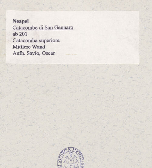 Rückseite von unbekannt [https://www.deutsche-digitale-bibliothek.de/content/lizenzen/rv-fz/] Catacombe di San GennaroCatacomba Superiore - Mittlere Wand, bh466449_recto. Foto: Savio, Oscar.