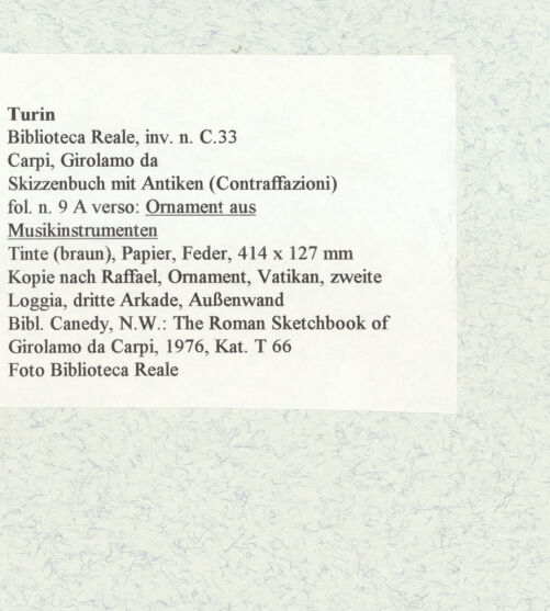 Rückseite von Biblioteca Reale [https://www.deutsche-digitale-bibliothek.de/content/lizenzen/rv-ez/] Skizzenbuch mit Antiken (Contraffazioni)Ornament aus Musikinstrumenten - , bh466701_recto. Foto.