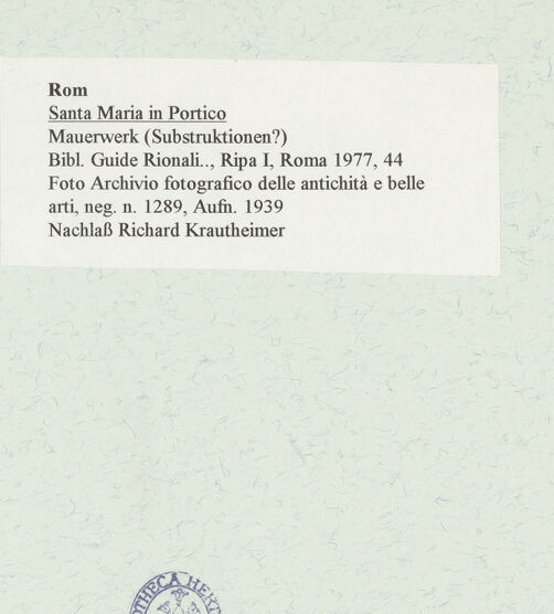 Rückseite von Archivio fotografico delle antichità e belle arti [https://www.deutsche-digitale-bibliothek.de/content/lizenzen/rv-ez/] Santa Maria in Portico - Mauerwerk (Substruktionen?), bh467704_recto. Foto.