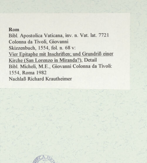 Rückseite von unbekannt [http://creativecommons.org/publicdomain/mark/1.0/] Skizzenbuch mit Grund- und Aufrissen römischer Bau- und KunstwerkeRechts: Vier Epitaphe mit Inschriften; links: Grundriss einer Kirche (San Lorenzo in Miranda?) - Detail: Grundriss, bh467724_recto. Foto.