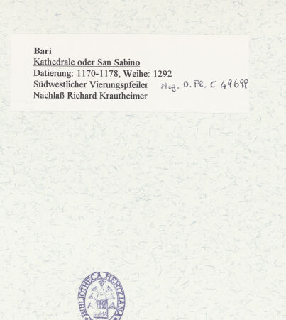 Rückseite von Bibliotheca Hertziana [https://www.deutsche-digitale-bibliothek.de/content/lizenzen/rv-fz/] CattedraleVierung, Querhaus und Apsiden - Südwestlicher Vierungspfeiler, bh468529_recto. Foto: Krautheimer, Richard?.