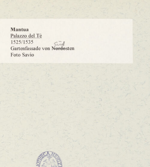 Rückseite von Savio, Oscar [https://www.deutsche-digitale-bibliothek.de/content/lizenzen/rv-ez/] Palazzo del TèGartenfassade / Ostfassade - Ansicht von Südosten, bh468590_recto. Foto.