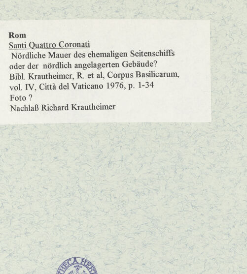 Rückseite von unbekannt [https://www.deutsche-digitale-bibliothek.de/content/lizenzen/rv-ez/] Santi Quattro Coronati - Nördliche Mauer des ehemaligen Seitenschiffs oder der nördlich angelagerten Gebäude?, bh469026_recto. Foto.