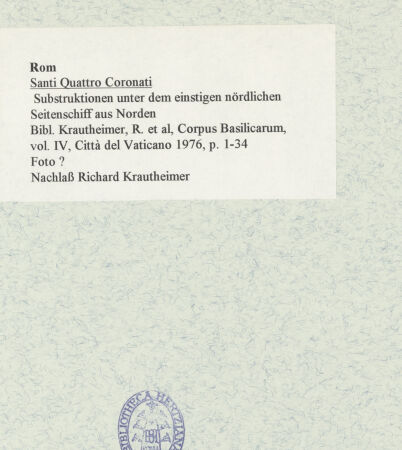 Rückseite von unbekannt [https://www.deutsche-digitale-bibliothek.de/content/lizenzen/rv-fz/] Santi Quattro Coronati - Substruktionen unter dem einstigen nördlichen Seitenschiff aus Norden, bh469028_recto. Foto.