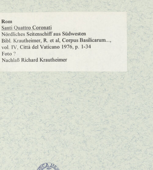 Rückseite von unbekannt [https://www.deutsche-digitale-bibliothek.de/content/lizenzen/rv-ez/] Santi Quattro Coronati - Nördliches Seitenschiff aus Südwesten, bh469035_recto. Foto.