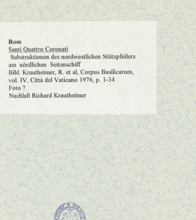Rückseite von unbekannt [https://www.deutsche-digitale-bibliothek.de/content/lizenzen/rv-ez/] Santi Quattro Coronati - Substruktionen des nordwestlichen Stützpfeilers am nördlichen Seitenschiff, bh469611_recto. Foto.