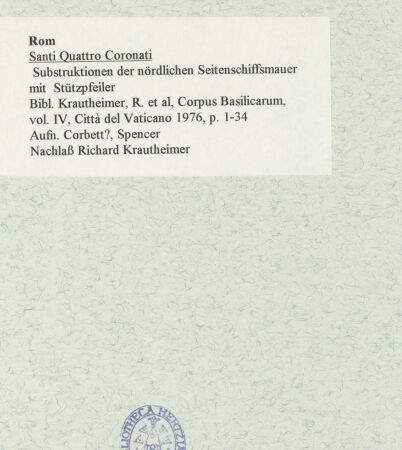 Rückseite von unbekannt [https://www.deutsche-digitale-bibliothek.de/content/lizenzen/rv-ez/] Santi Quattro Coronati - Substruktionen der nördlichen Seitenschiffsmauer mit Stützpfeiler, bh469619_recto. Foto: Corbett, Spencer.