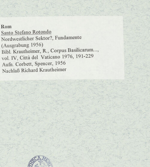 Rückseite von Corbett, Spencer [https://www.deutsche-digitale-bibliothek.de/content/lizenzen/rv-ez/] Santo Stefano Rotondo - Nordwestlicher Sektor?, Fundamente (Ausgrabungen 1956), bh470282_recto. Foto: Corbett, Spencer.