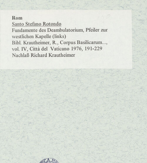 Rückseite von Corbett, Spencer [https://www.deutsche-digitale-bibliothek.de/content/lizenzen/rv-ez/] Santo Stefano Rotondo - Fundamente des Deambulatoriums und T-förmiger Stützpfeiler (links) zur ehemaligen westlichen Kapelle, bh470313_recto. Foto: Corbett, Spencer.
