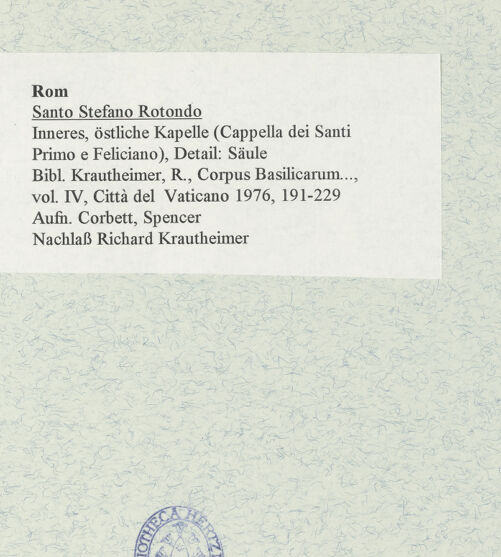 Rückseite von Corbett, Spencer [https://www.deutsche-digitale-bibliothek.de/content/lizenzen/rv-ez/] Santo Stefano RotondoKapelle der Heiligen Primus und Felicianus - Cappella dei Santi Primo e Feliciano, Detail: Säule, bh470329_recto. Foto: Corbett, Spencer.