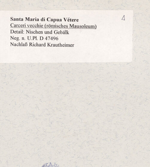 Rückseite von Bibliotheca Hertziana [https://www.deutsche-digitale-bibliothek.de/content/lizenzen/rv-fz/] Carceri Vecchie - Detail: Nischen und Gebälk, bh470420_recto. Foto.