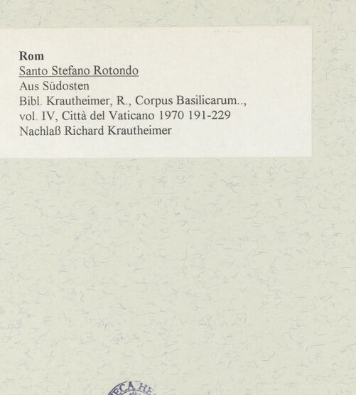 Rückseite von unbekannt [https://www.deutsche-digitale-bibliothek.de/content/lizenzen/rv-fz/] Santo Stefano Rotondo - Aus Südosten, bh470545_recto. Foto.