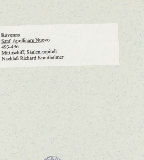 Rückseite von unbekannt [https://www.deutsche-digitale-bibliothek.de/content/lizenzen/rv-fz/] Kapitelle des Langhauses - Säulenkapitell, bh470684_recto. Foto.