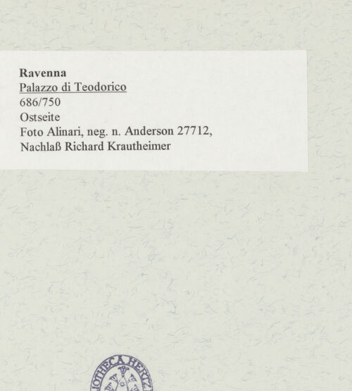 Rückseite von Alinari [https://www.deutsche-digitale-bibliothek.de/content/lizenzen/rv-ez/] Palazzo di Teodorico (sog.) - Südseite, bh470711_recto. Foto: Krautheimer, Richard.