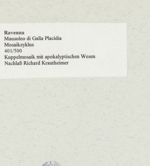 Rückseite von unbekannt [https://www.deutsche-digitale-bibliothek.de/content/lizenzen/rv-fz/] Mosaikzyklus mit dem apokalyptischen Triumph des Kreuzes, den Aposteln, dem Heiligen Laurentius und dem Guten HirtenKuppelmosaik mit apokalyptischen Wesen - Gesamtansicht, bh470938_recto. Foto.