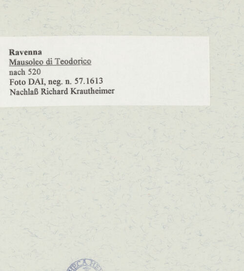 Rückseite von DAI [https://www.deutsche-digitale-bibliothek.de/content/lizenzen/rv-ez/] Mausoleo di TeodoricoAußenbau - Ansicht von Westen, bh470939_recto. Foto.