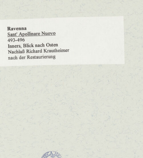 Rückseite von unbekannt [https://www.deutsche-digitale-bibliothek.de/content/lizenzen/rv-fz/] Sant'Apollinare NuovoInnenraum - Inneres, Blick nach Osten (nach der Restaurierung 1951 und vor 1986-1996), bh471537_recto. Foto.