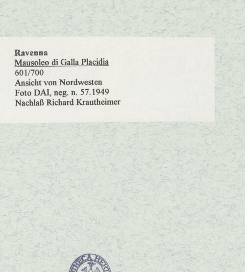 Rückseite von DAI [https://www.deutsche-digitale-bibliothek.de/content/lizenzen/rv-ez/] Mausoleo di Galla PlacidiaAußenbau - Ansicht von Südwesten, bh471556_recto. Foto.