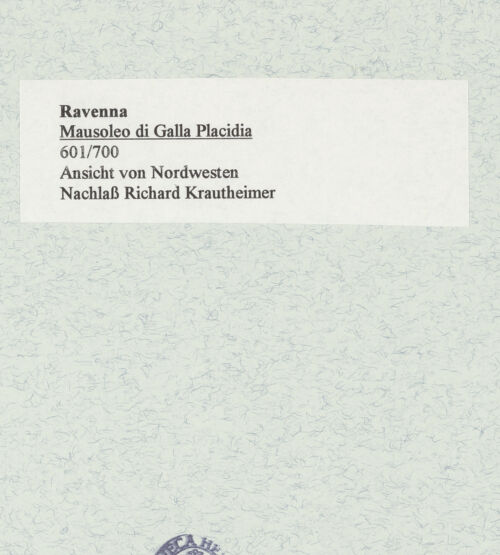 Rückseite von unbekannt [https://www.deutsche-digitale-bibliothek.de/content/lizenzen/rv-fz/] Mausoleo di Galla PlacidiaAußenbau - Ansicht von Südwesten, bh471566_recto. Foto.