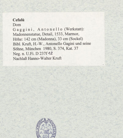 Rückseite von Bibliotheca Hertziana [https://www.deutsche-digitale-bibliothek.de/content/lizenzen/rv-fz/] Madonnenstatue - Oberkörper, Detail, bh472106_recto. Foto.