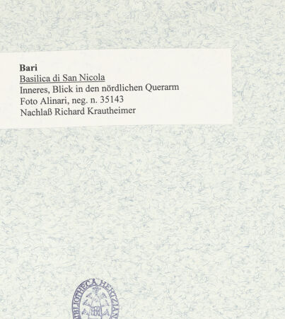 Rückseite von Alinari [https://www.deutsche-digitale-bibliothek.de/content/lizenzen/rv-ez/] San NicolaMittelschiff - Ansicht von Südosten, bh472212_recto. Foto.