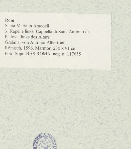 Rückseite von Sopr. BAS ROMA [https://www.deutsche-digitale-bibliothek.de/content/lizenzen/rv-ez/] Grabmal von Antonio Albertoni - , bh473500_recto. Foto.