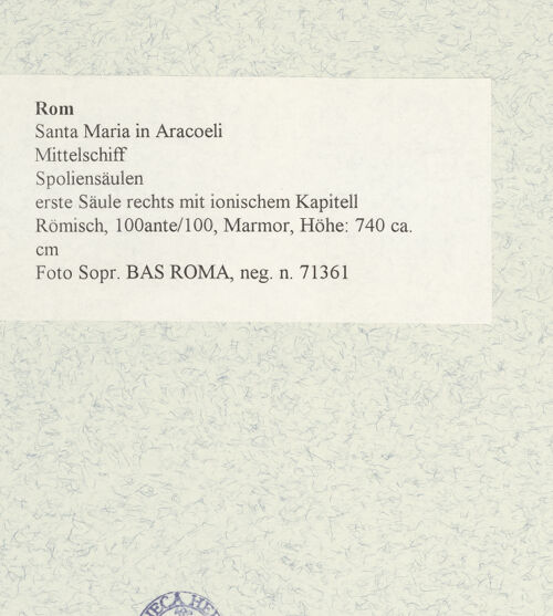 Rückseite von Sopr. BAS ROMA [https://www.deutsche-digitale-bibliothek.de/content/lizenzen/rv-ez/] Spoliensäulenerste Säule rechts mit ionischem Kapitell - , bh474019_recto. Foto.