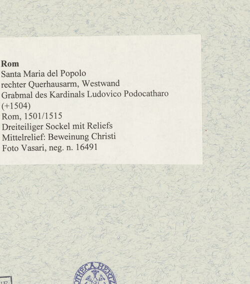 Rückseite von Vasari [https://www.deutsche-digitale-bibliothek.de/content/lizenzen/rv-ez/] Grabmal des Kardinals Ludovico Podocatharo (+1504)Dreiteiliger Sockel mit ReliefsMittelrelief: Beweinung Christi - , bh474149_recto. Foto.