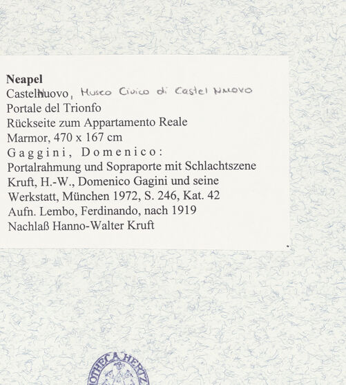 Rückseite von unbekannt [https://www.deutsche-digitale-bibliothek.de/content/lizenzen/rv-fz/] Portale del TrionfoRückseite zum Appartamento Reale mit Schlachtszene - Fries mit mythologische Szenen und mit Schlachtszene, bh474329_recto. Foto: Lembo, Ferdinando.