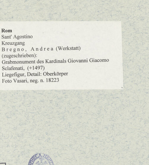 Rückseite von Vasari [https://www.deutsche-digitale-bibliothek.de/content/lizenzen/rv-ez/] Grabmonument des Kardinals Giovanni Giacomo Sclafenati (+1497) - Liegefigur, Detail: Oberkörper, bh475487_recto. Foto.
