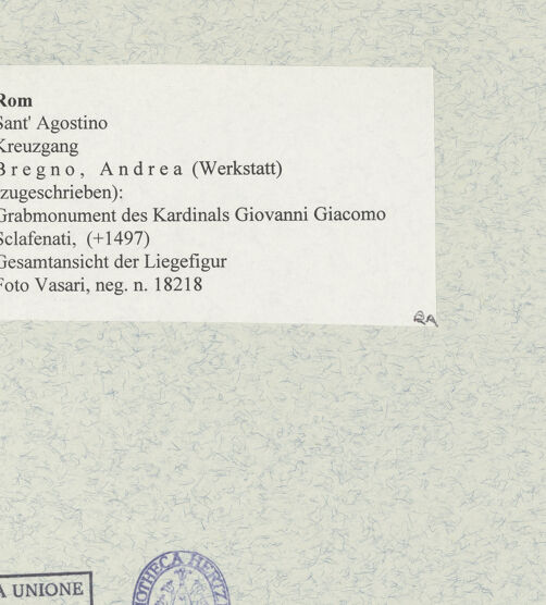 Rückseite von Vasari [https://www.deutsche-digitale-bibliothek.de/content/lizenzen/rv-ez/] Grabmonument des Kardinals Giovanni Giacomo Sclafenati (+1497) - Gesamtansicht der Liegefigur, bh475488_recto. Foto.