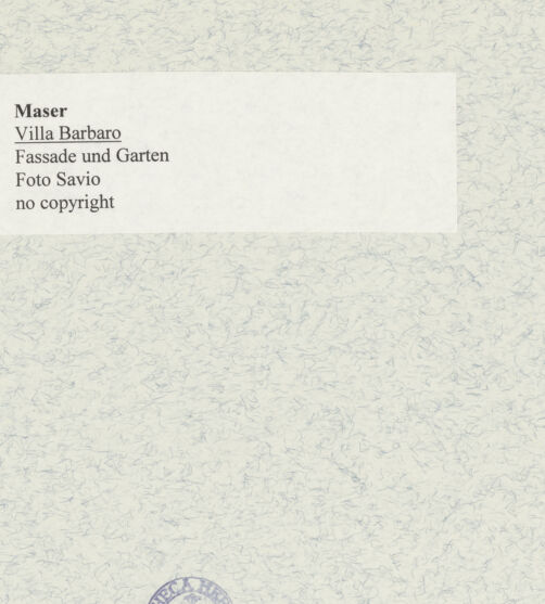 Rückseite von Savio, Oscar [https://rightsstatements.org/page/CNE/1.0/] Villa Barbaro - Fassade und Garten aus Südosten, bh475668_recto. Foto.