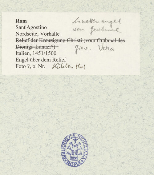 Rückseite von Kühlenthal, Michael [https://www.deutsche-digitale-bibliothek.de/content/lizenzen/rv-ez/] Grabmal des Dionigi Lunazi mit der Kreuzigung Christi mit zwei HeiligenEngel über dem Relief (vom ehemaligen Grabmal des Kardinals Giovanni Vera?) - , bh477547_recto. Foto.