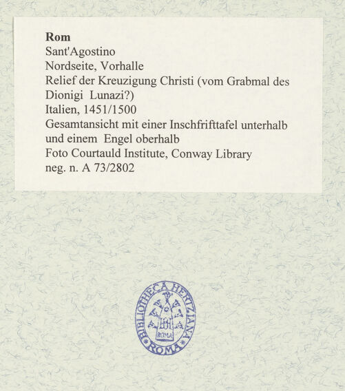 Rückseite von Courtauld Institute, Conway Library [https://www.deutsche-digitale-bibliothek.de/content/lizenzen/rv-ez/] Grabmal des Dionigi Lunazi mit der Kreuzigung Christi mit zwei Heiligen - Kreuzigung mit  Inschrifttafel unterhalb und Engel oberhalb, bh477549_recto. Foto.