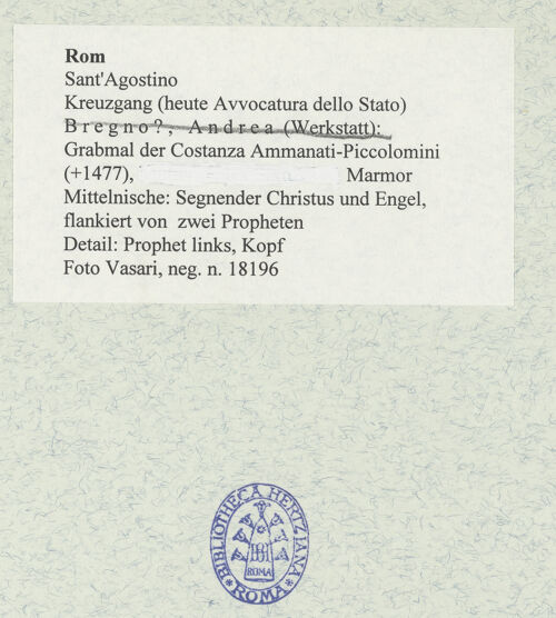 Rückseite von Vasari [https://www.deutsche-digitale-bibliothek.de/content/lizenzen/rv-ez/] Grabmal der Costanza Ammanati-Piccolomini (+1477)Mittelnische: Segnender Christus und Engel, flankiert von zwei Propheten - Detail: Prophet links, Kopf, bh477571_recto. Foto.