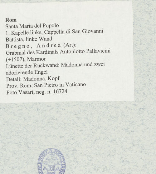 Rückseite von Vasari [https://rightsstatements.org/page/CNE/1.0/] Grabmal des Kardinals Antoniotto Pallavicini (+1507)Lünette der Rückwand: Madonna und zwei adorierende Engel - Detail: Madonna, Kopf, bh477673_recto. Foto.