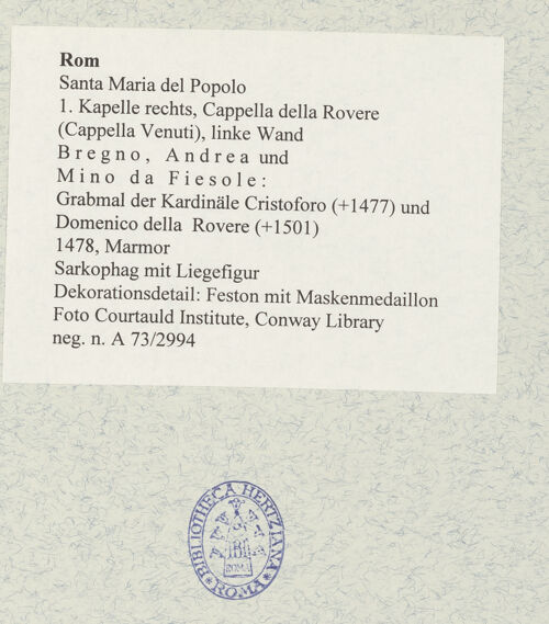 Rückseite von Courtauld Institute, Conway Library [https://www.deutsche-digitale-bibliothek.de/content/lizenzen/rv-ez/] Grabmal der Kardinäle Cristoforo (+1477) und Domenico della Rovere (+1501)Sarkophag mit Liegefigur - Sarkophag, Dekorationsdetail: Feston mit Maskenmedaillon, bh477705_recto. Foto.