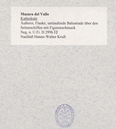 Rückseite von Bibliotheca Hertziana [https://www.deutsche-digitale-bibliothek.de/content/lizenzen/rv-fz/] CattedraleNordfassade - Nordseitenschiff, umlaufende Balustrade mit Figurenschmuck, bh479472_recto. Foto: Kruft, Hanno-Walter.