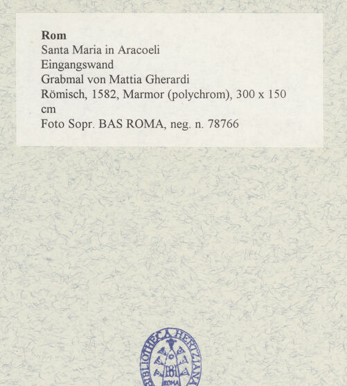 Rückseite von Sopr. BAS ROMA [https://www.deutsche-digitale-bibliothek.de/content/lizenzen/rv-ez/] Grabmal von Mattia Gherardi - , bh480160_recto. Foto.