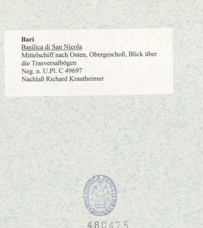 Rückseite von Bibliotheca Hertziana [https://www.deutsche-digitale-bibliothek.de/content/lizenzen/rv-fz/] San NicolaMittelschiff - Mittelschiff nach Osten, Obergeschoss, Blick über die Trasversalbögen, bh480475_recto. Foto.