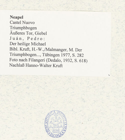 Rückseite von unbekannt [https://www.deutsche-digitale-bibliothek.de/content/lizenzen/rv-fz/] Triumphbogen Alfonsos VDer heilige Michael - Gesamtansicht, bh480729_recto. Foto.