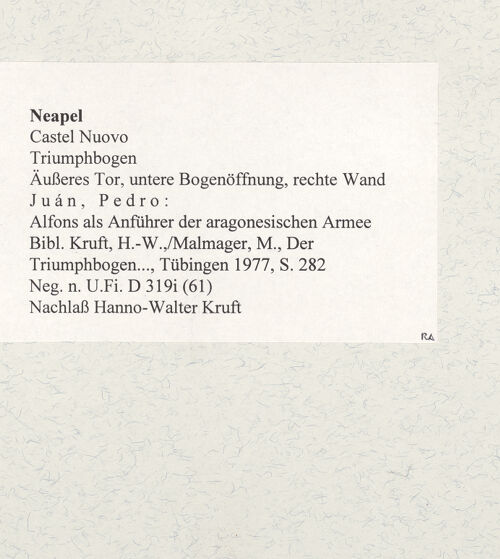 Rückseite von Bibliotheca Hertziana [https://www.deutsche-digitale-bibliothek.de/content/lizenzen/rv-fz/] Triumphbogen Alfonsos VAlfons als Anführer der aragonesischen Armee - Gesamtansicht, bh480973_recto. Foto.