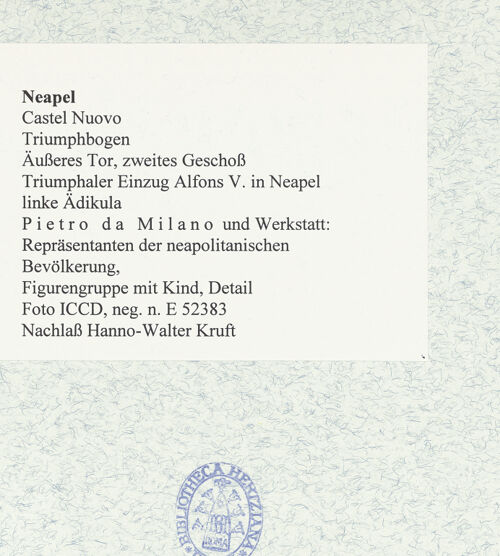 Rückseite von ICCD [https://www.deutsche-digitale-bibliothek.de/content/lizenzen/rv-ez/] Triumphbogen Alfonsos VTriumphaler Einzug Alfons V. in NeapelRepräsentanten der neapolitanischen Bevölkerung - Figurengruppe mit Kind, Detail, bh480996_recto. Foto.