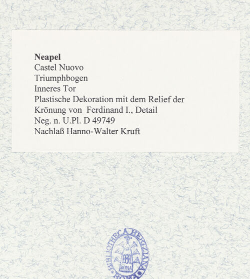 Rückseite von Bibliotheca Hertziana [https://www.deutsche-digitale-bibliothek.de/content/lizenzen/rv-fz/] Triumphbogen Alfonsos VPlastische Dekoration mit dem Relief der Krönung von Ferdinand I.Krönung von Ferdinand I.Das Gefolge Ferdinands - Detail: rechte Seite, bh481464_recto. Foto.