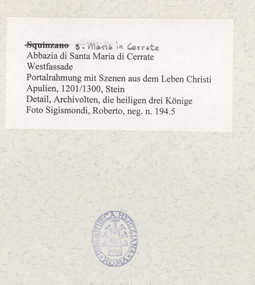 Rückseite von Sigismondi, Roberto [http://creativecommons.org/licenses/by-nc-sa/4.0/] Hauptportal mit Szenen aus dem Leben Christi - Detail, Archivolten, die heiligen drei Könige, bh483081_recto. Foto: Sigismondi, Roberto.