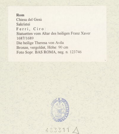 Rückseite von Sopr. BAS ROMA [https://www.deutsche-digitale-bibliothek.de/content/lizenzen/rv-ez/] Statuetten vom Altar des heiligen Franz XaverDie heilige Theresa von Avila - , bh483311_recto. Foto.