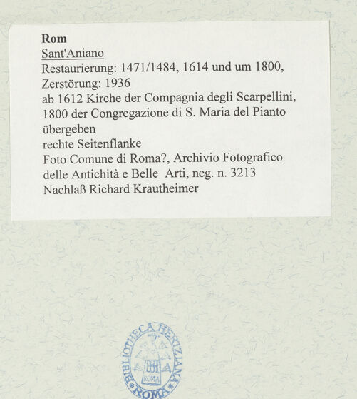 Rückseite von Comune di Roma?, Archivio Fotografico delle Antichità e Belle Arti [https://www.deutsche-digitale-bibliothek.de/content/lizenzen/rv-ez/] Sant'Aniano - rechte Seitenflanke, bh483558_recto. Foto.