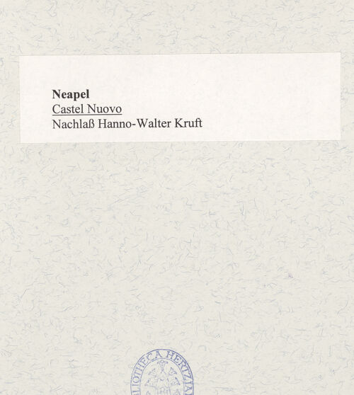 Rückseite von unbekannt [https://www.deutsche-digitale-bibliothek.de/content/lizenzen/rv-ez/] Castel Nuovo - Ansicht von Westen, bh483670_recto. Foto.