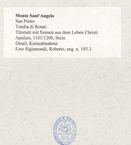 Rückseite von Sigismondi, Roberto [https://www.deutsche-digitale-bibliothek.de/content/lizenzen/rv-fz/] Türsturz mit Szenen aus dem Leben Christi - Detail: die Kreuzabnahme, bh484026_recto. Foto: Sigismondi, Roberto.
